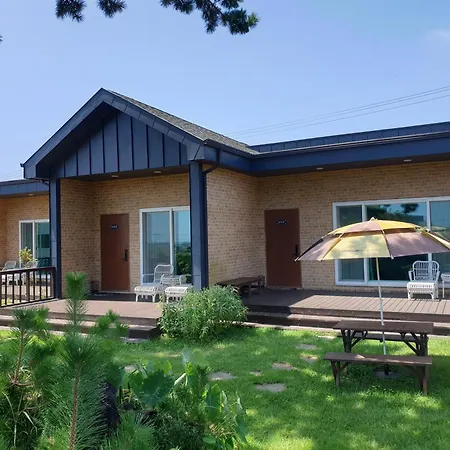 Wind Jeju Cafe & Pension Seogwipo Exterior photo